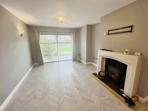 Lounge- click for photo gallery